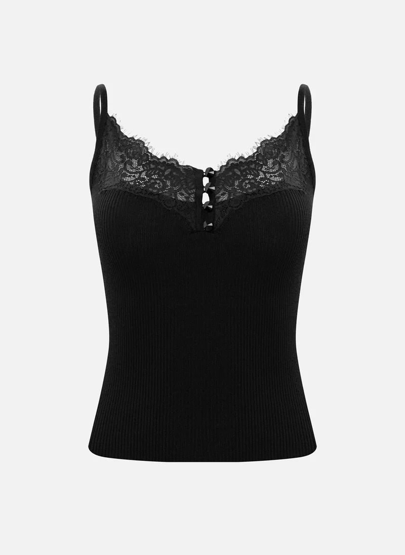 Lichi Top with thin straps and lace detailing